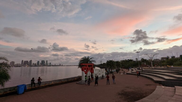 Bandra reclamation walking path, showing how Mumbai is walkable.